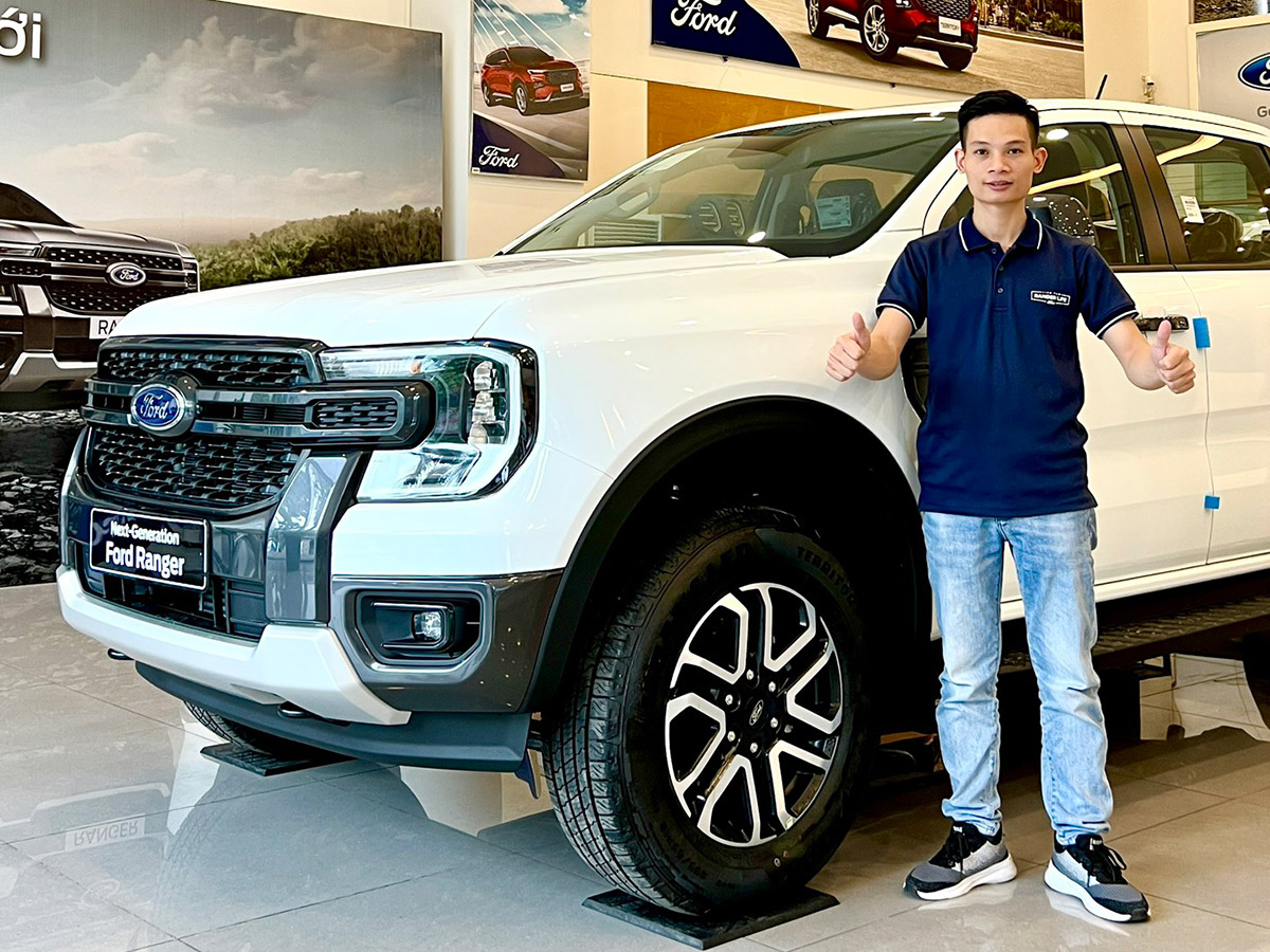 Ngoại thất màu trắng ford ranger sport