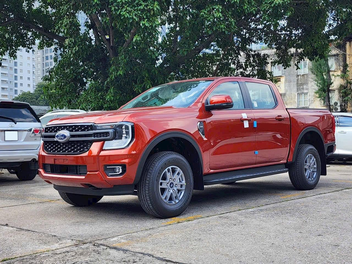 Bán tải 2 cầu ford ranger xls at