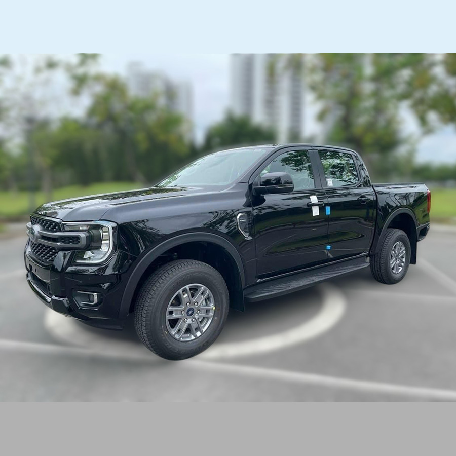 Ford Ranger XLS 4x4 AT 2024, màu đen, phong cách sang trọng, mạnh mẽ