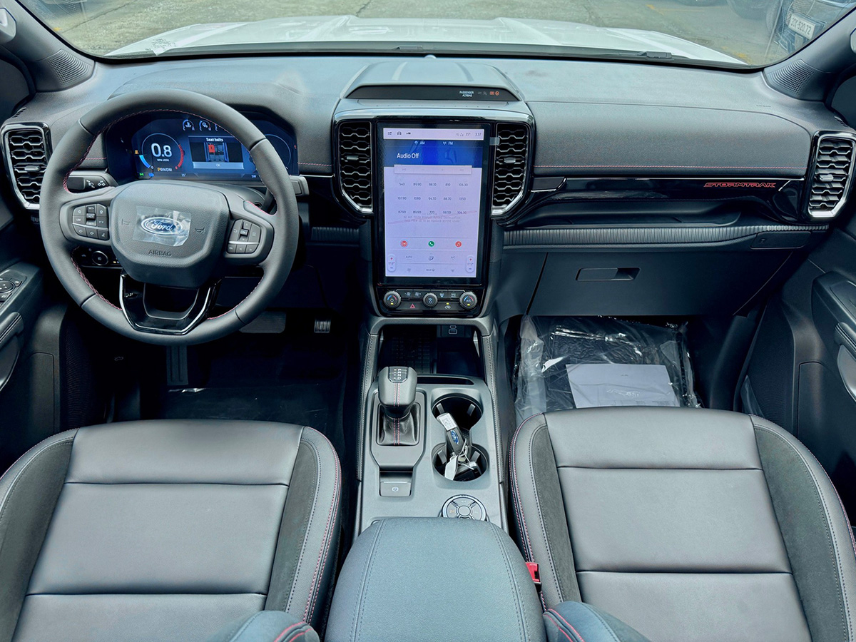 hình ảnh nội thất ford ranger stormtrak