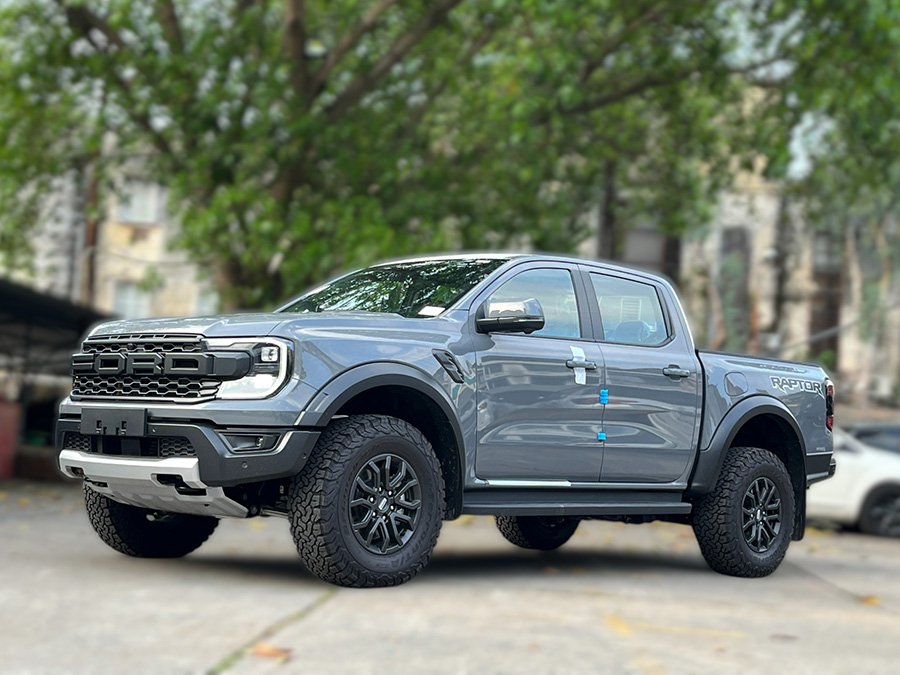 Xe Ford Ranger Raptor 2025 màu xám mạnh mẽ và hiện đại