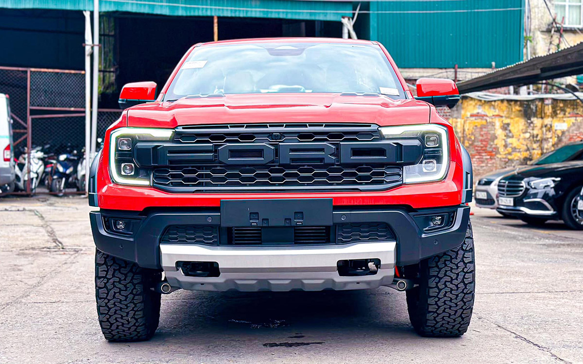 Ford Raptor 2025 màu đỏ