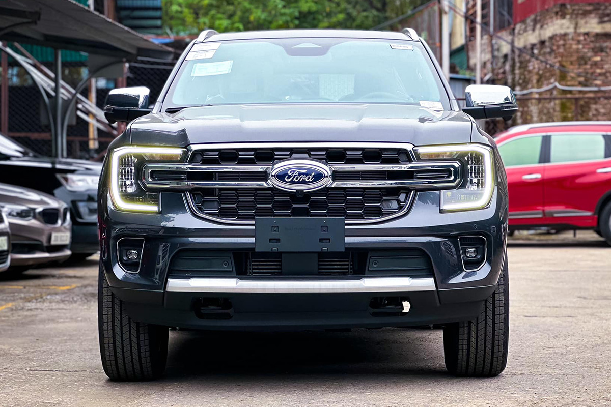 Đầu xe Ford Everest Titanium 4x2