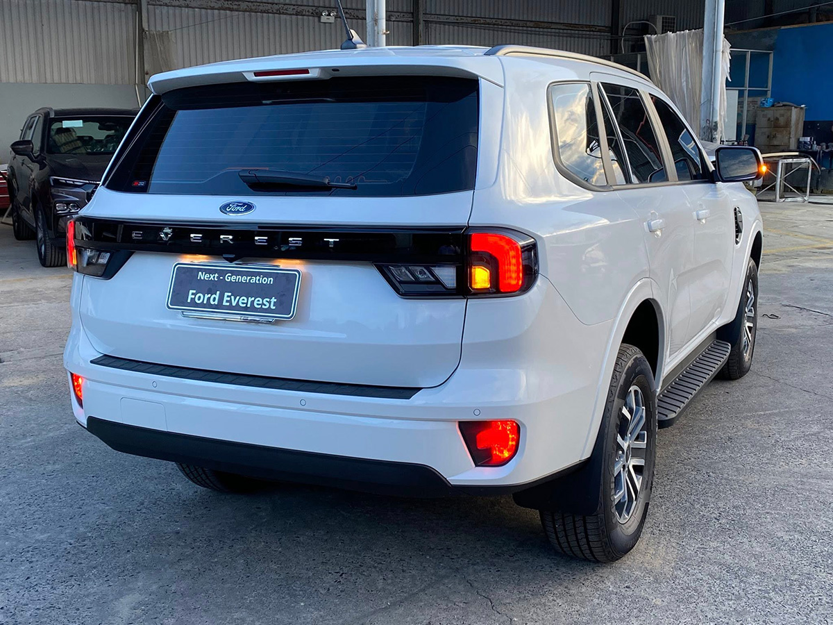 Hình ảnh ngoại thất ford everest ambiente