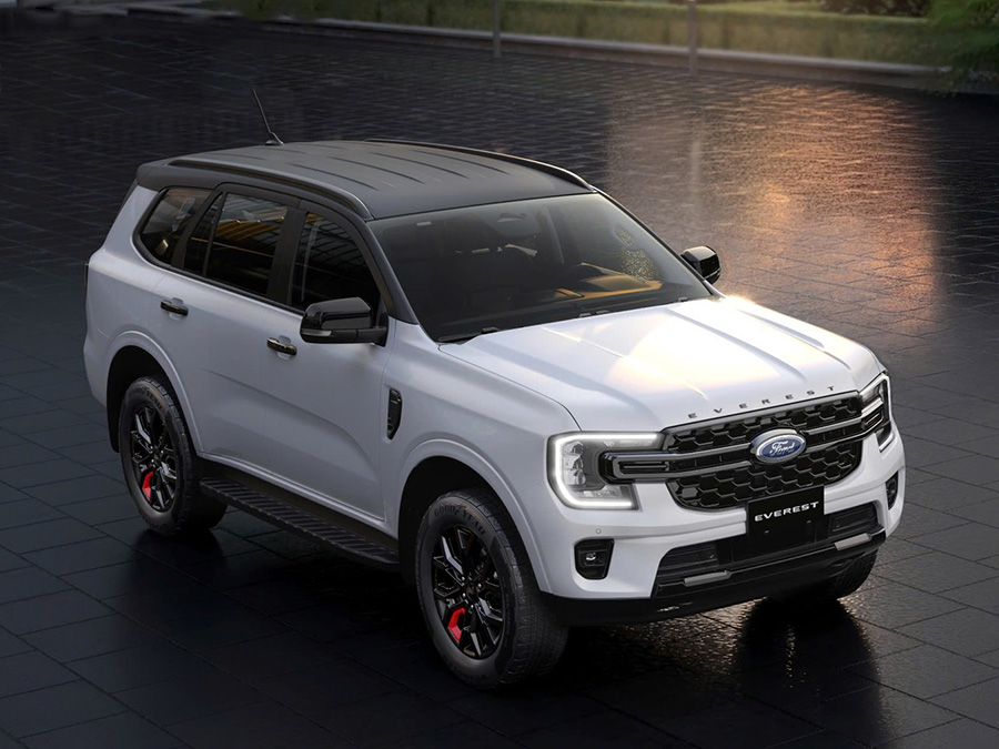 Hình ảnh Ford Everest Sport SE 2025 màu trắng với thiết kế mâm đỏ, nóc đen